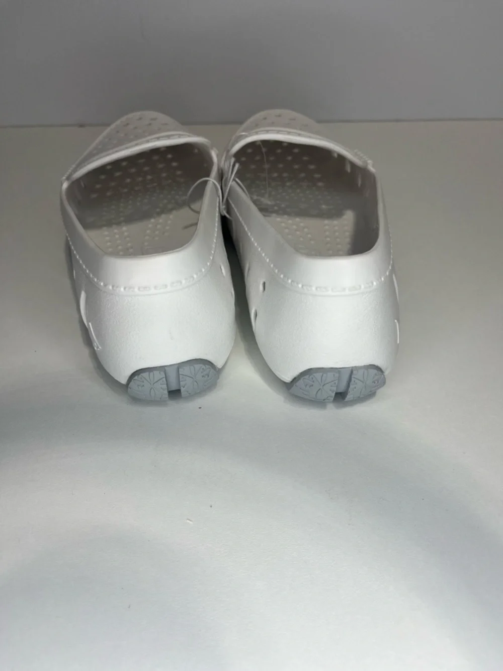 Floafers White and Gray Boat Shoes Boys Girls Size 4 Yacht Rock Water Shoe